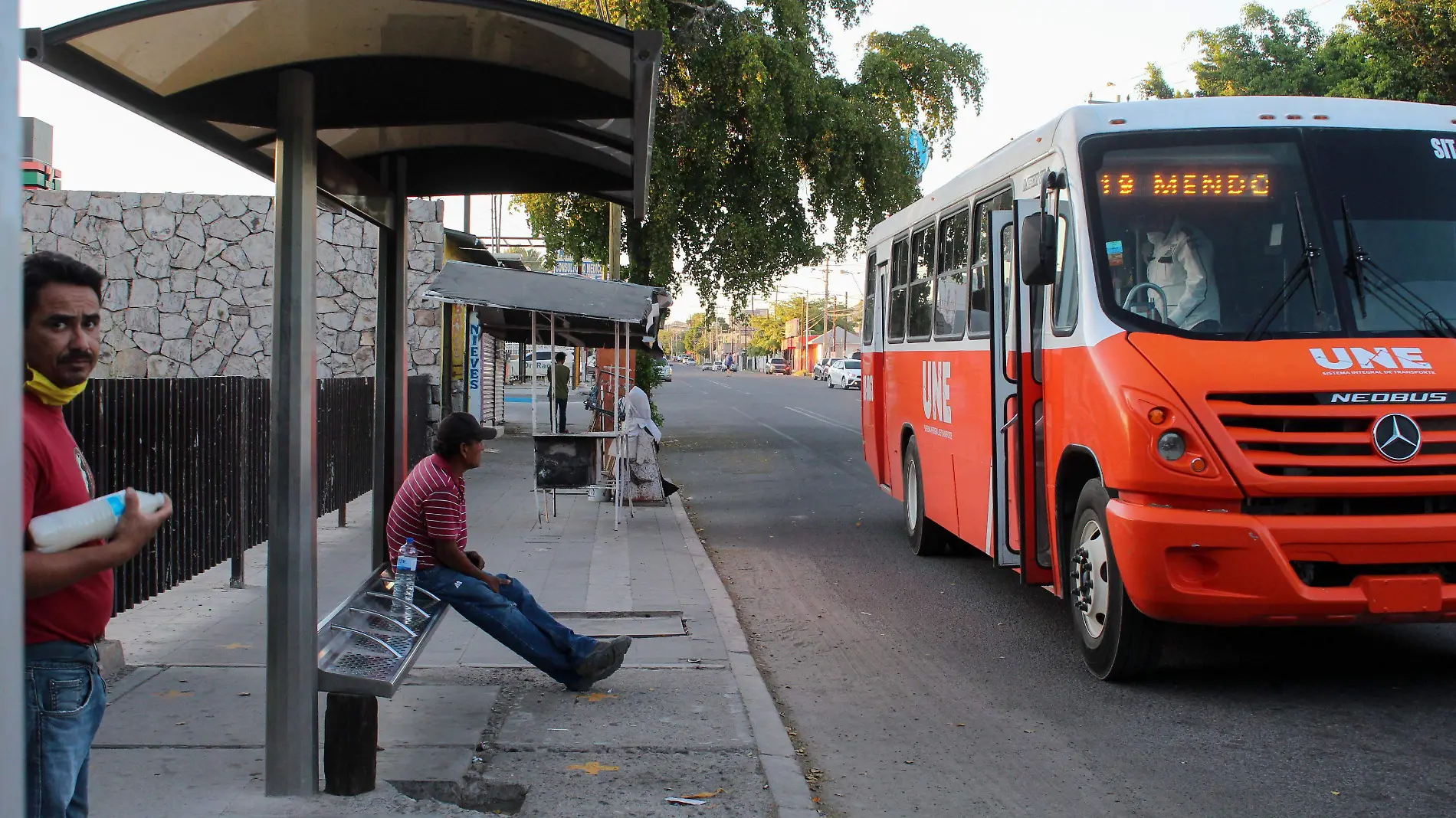 Paradas camion UNE - Mike Acosta (1)